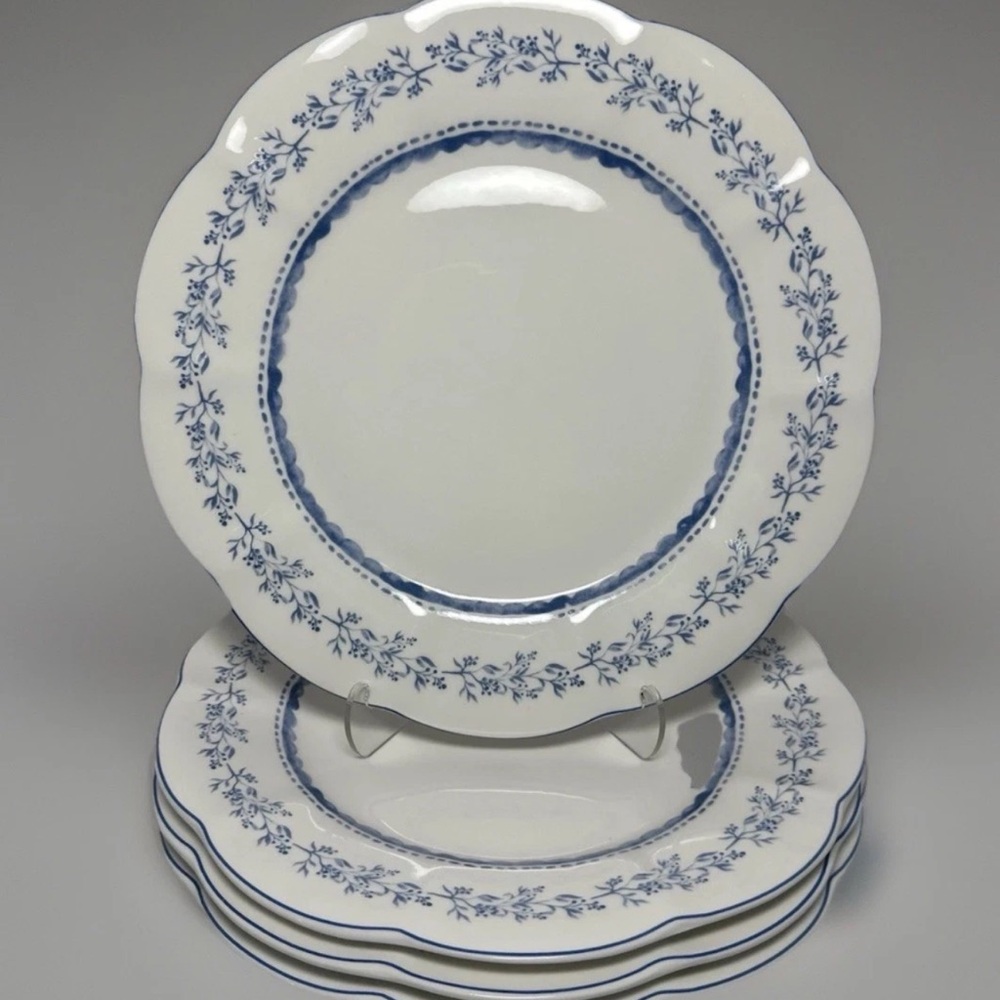 Grace Teaware Blue & White Scalloped Floral 10.5” Dinner Plates Set 4 New - Picture 4 of 5